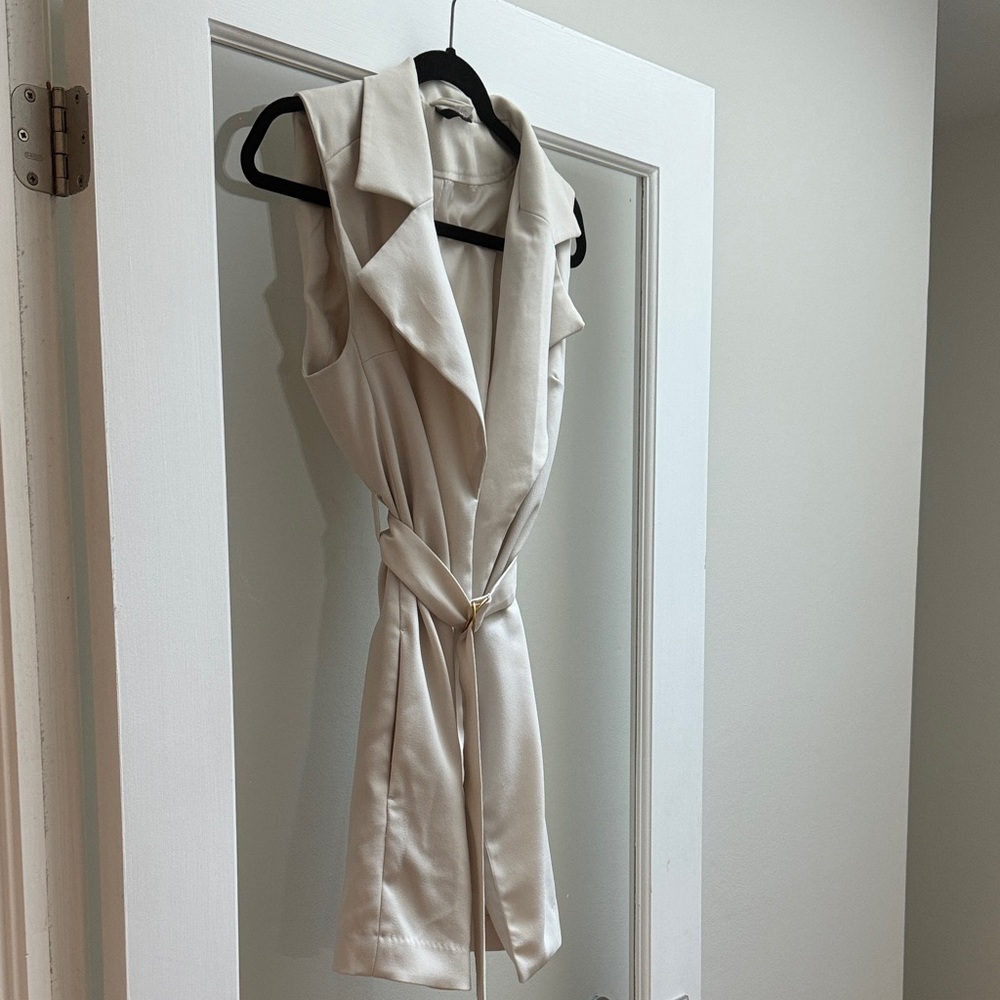 Divided Cream Sleeveless Vest with Belt